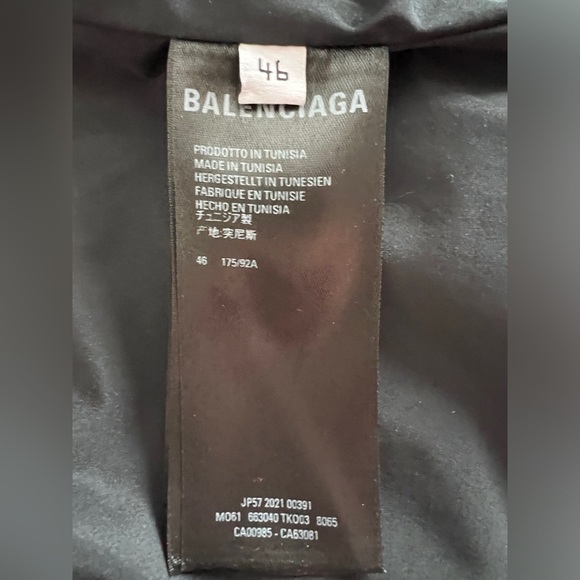 BALENCIAGA BRAND NEW NAVY BLUE OVERSIZED PUFFER - Picture 8 of 8